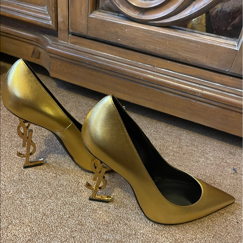 YSL PUMPS